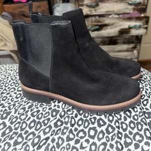 Crown Vintage Chelsea Boot- Black-size 9.5